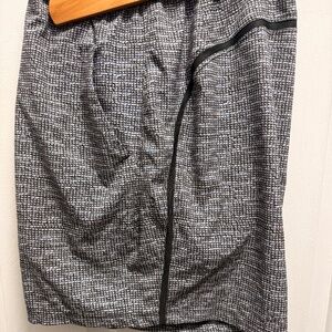 Like New- Lululemon Pace Breaker 7” Shorts - Linerless